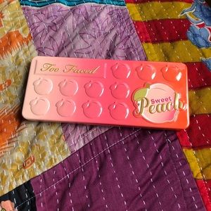 Too Faced Sweet peach eyeshadow palette